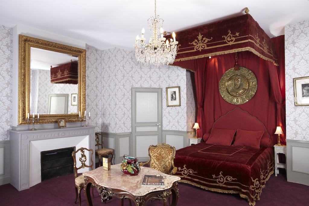 Chateau De Clermont-Saves Bed and Breakfast LʼIsle-Jourdain Habitación foto